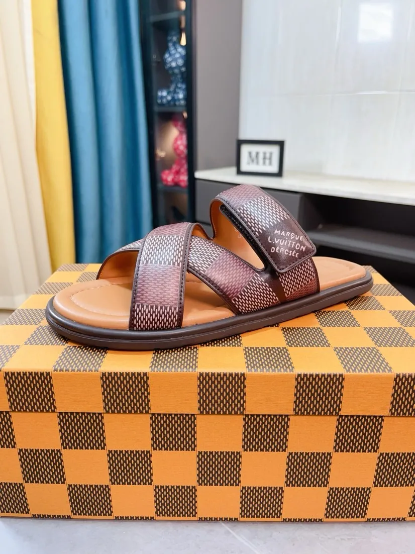 Men's shoes 💰380🌹🌹 (lv-Louis Vuitton) New men's slippers, high-end boutique, exquisite embossed logo decoration on the upper, fine workmanship, super soft soles, casual, loose and comfortable, a must-have in summer! \nsize：38-44
